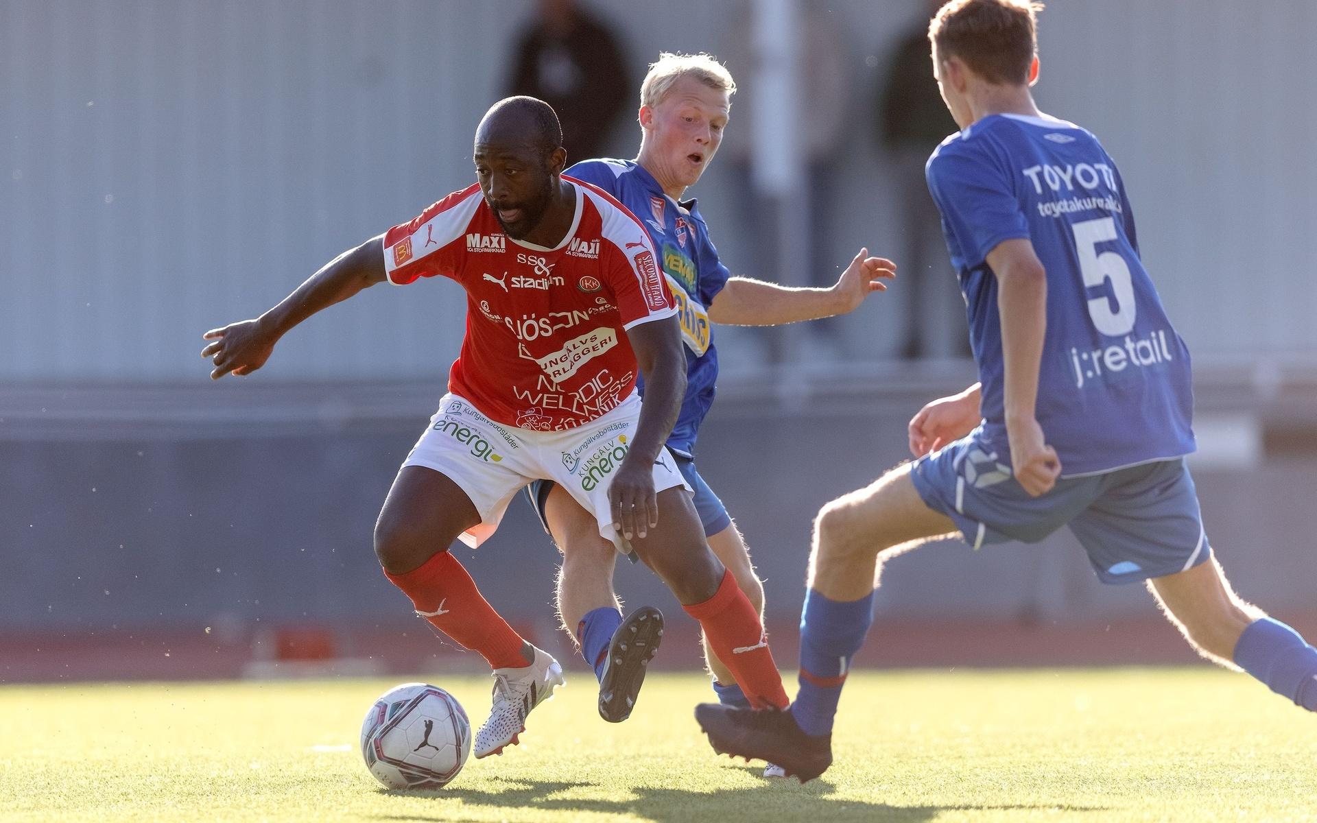 Rutinerade ex-gaisaren Reuben Ayarna och Victor Andersson hade många dueller på mitten.